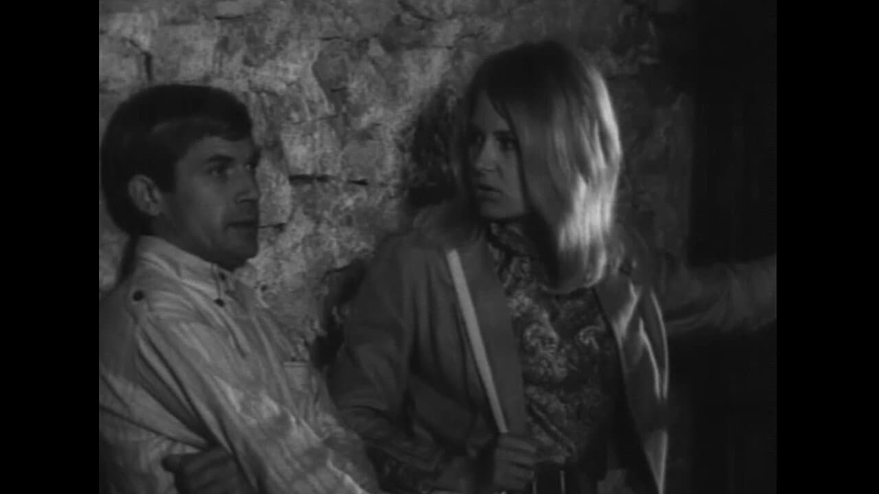 Человек в проходном дворе