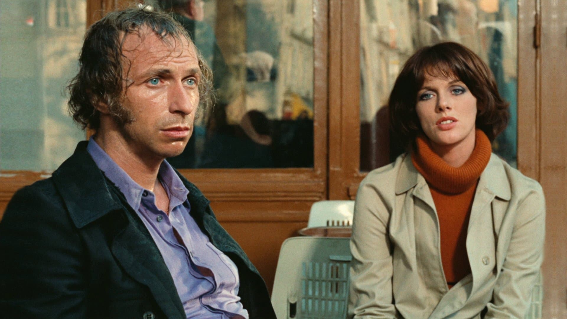 Alto, biondo e... con 6 matti intorno