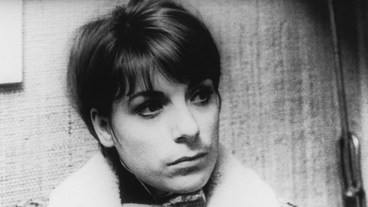 Artisti sotto la tenda del circo: perplessi