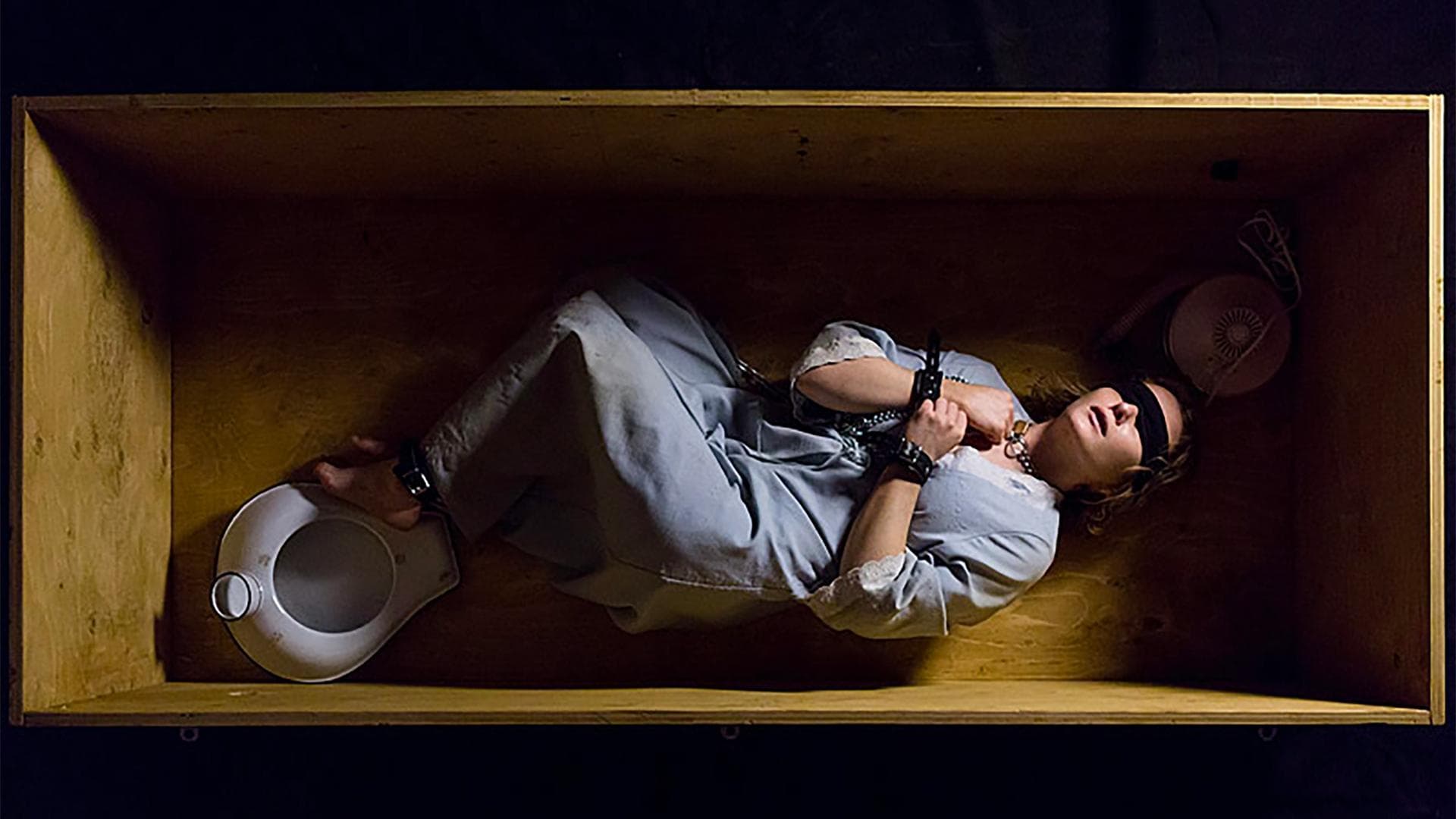 La ragazza nella scatola