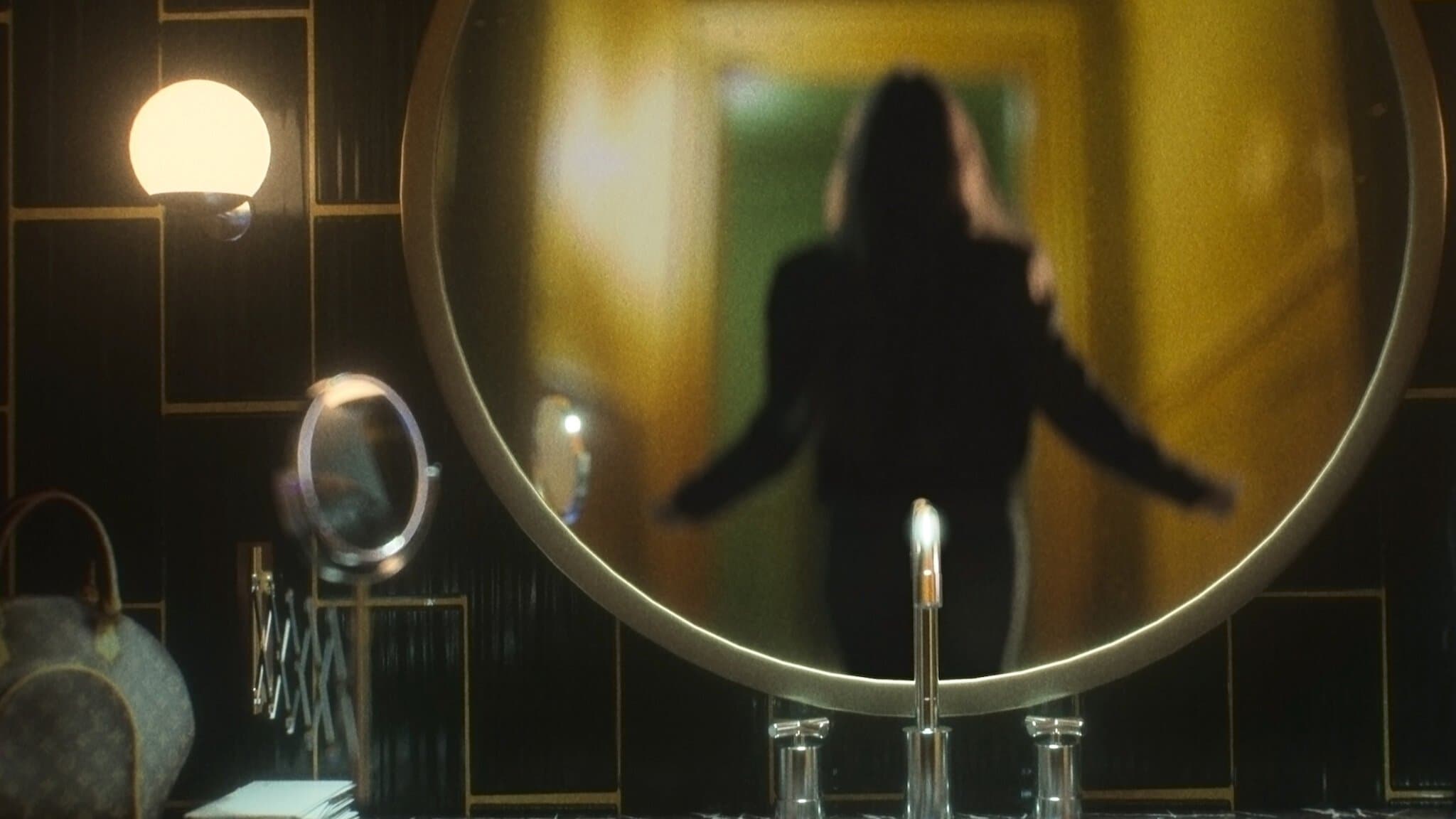 Angi: Crimini e bugie