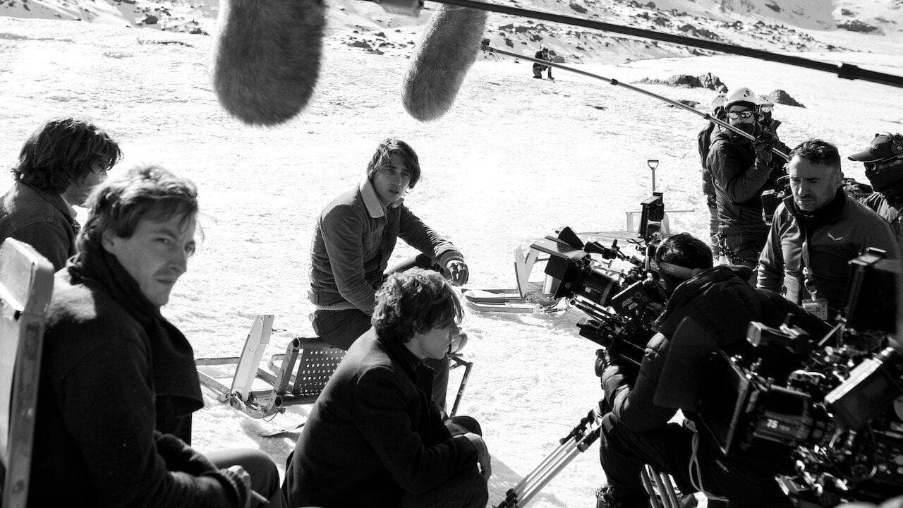 La società della neve: chi eravamo sulle montagne?