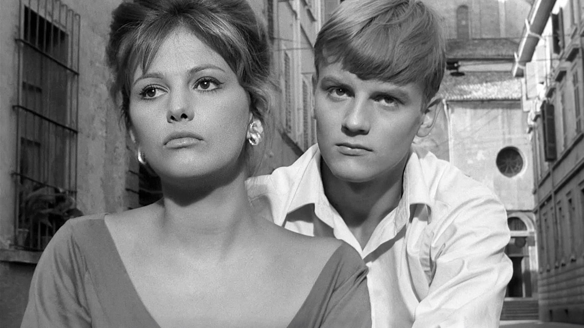 La ragazza con la valigia